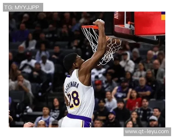 热火队远程轰炸三分球表现出色八名球员共同贡献19记三分球